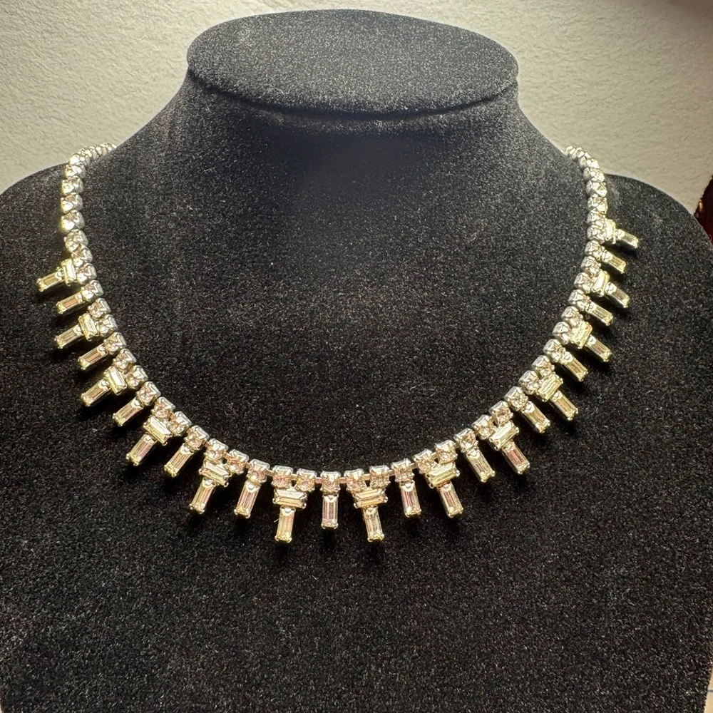 Vintage Rhinestone Necklace - Picture 2 of 8